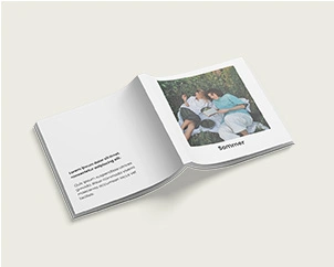 Softcover Fotobuch mit Rücken nach oben aufgeschlagen